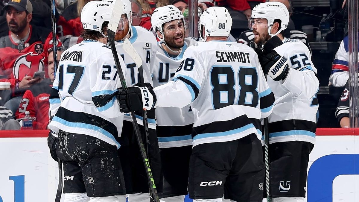 Schmaltz Stays Red-Hot as Mammoth Down Devils 5-3