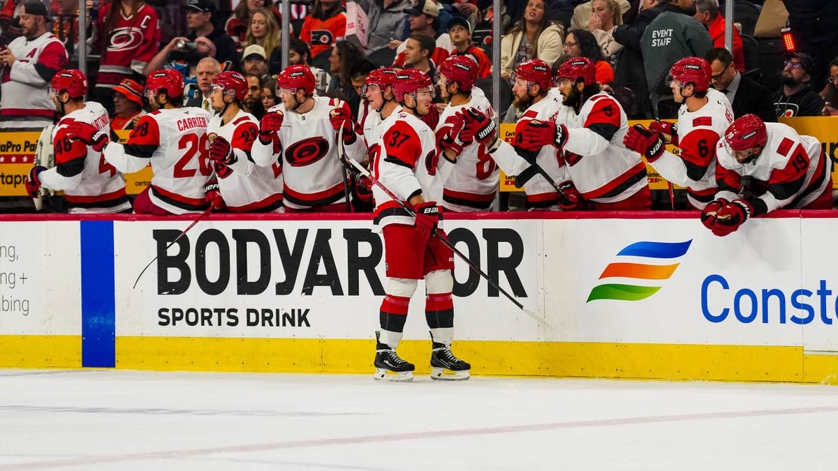 Hurricanes Win Fifth Straight as Flyers Sink to Franchise-Record Winless Start