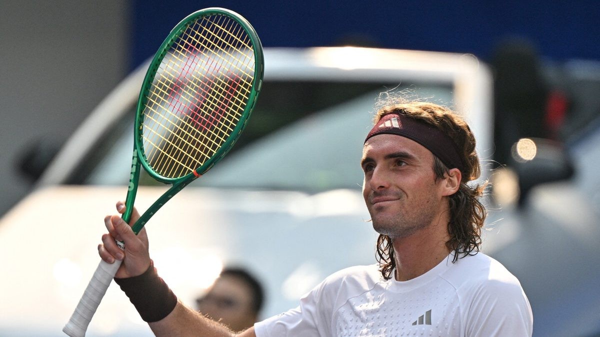 Tsitsipas Fights Past Coppejans to Reach Shanghai Second Round as Hurkacz Books Djokovic Showdown
