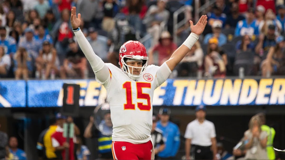 Mahomes Rallies Chiefs Past Raiders 30-27 in Las Vegas; KC Stays Perfect at 4-0
