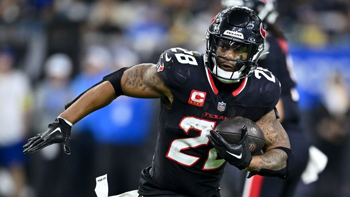 Joe Mixon Returns to NFL, Signs with the Seahawks