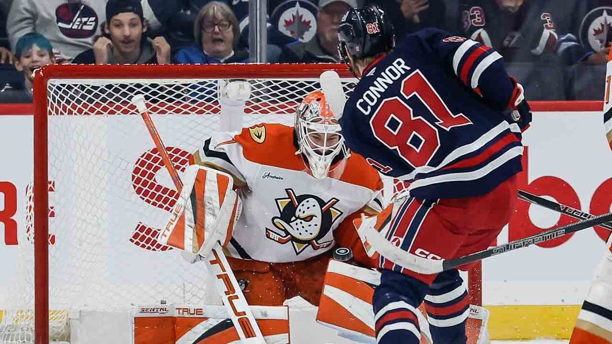 Ducks Storm Winnipeg 5-1 to Snap Jets' Win Streak