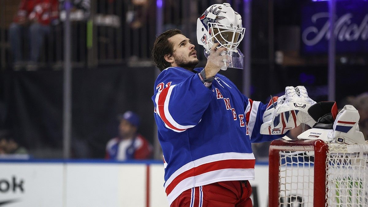 Capitals Cool Off Rangers as Shesterkin Exits With Injury