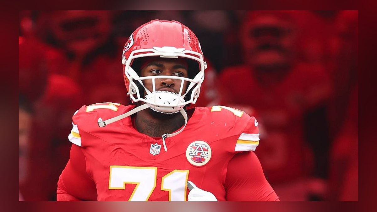 Undefeated Chiefs Place Starting Left Tackle Josh Simmons on IR With Bulging Disc