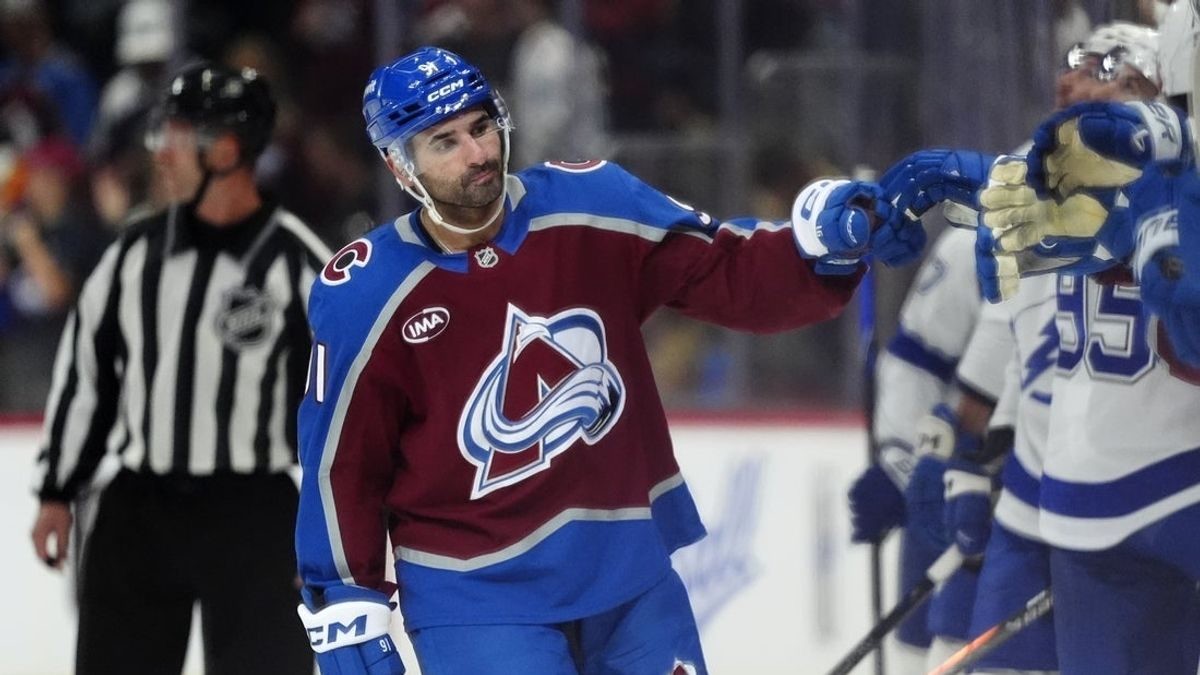 MacKinnon's Four-Point Night Powers Avalanche Past Lightning 6-3