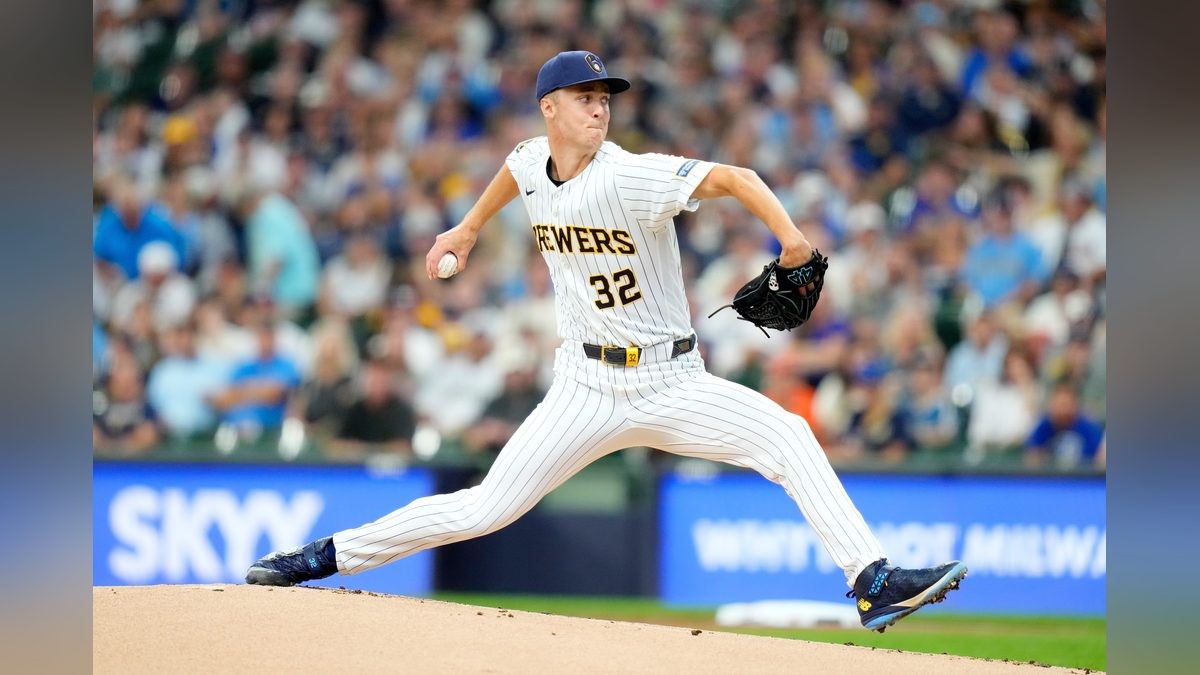 Megill Escapes Ninth-Inning Chaos as Brewers Edge Rays 3-2 in World Series Opener