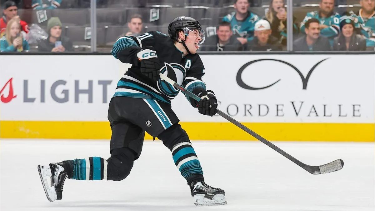 Stamkos Ties It With Less Than a Second Left, but Sharks Edge Predators 3-2 in Shootout