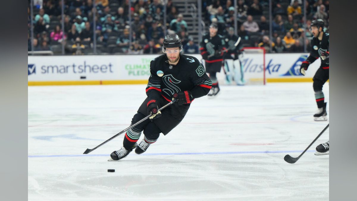 Kraken Blank Flames Again, 6-1, Behind Samoskevich's Double