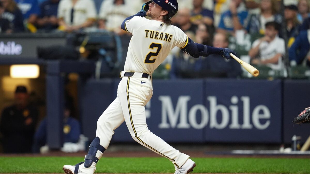 Bullpen Brilliance: Brewers Edge Dodgers 2-1 to Take NLCS Game 1