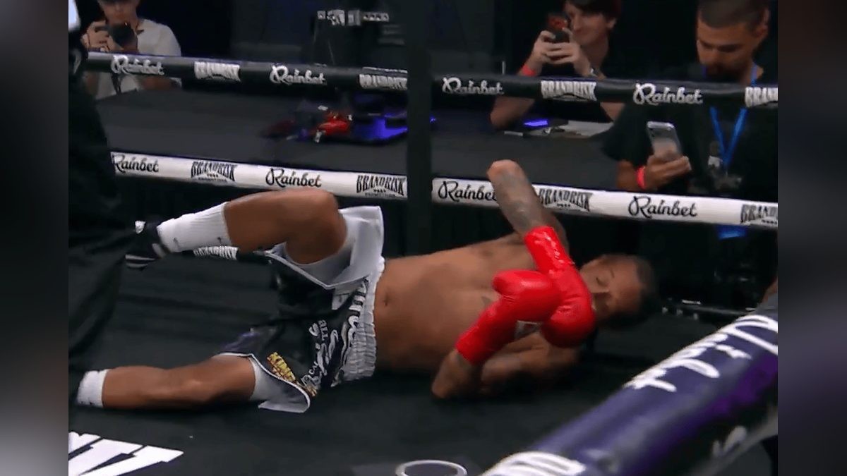 Beasley Knocks Out Delonte West at Brand Risk 16
