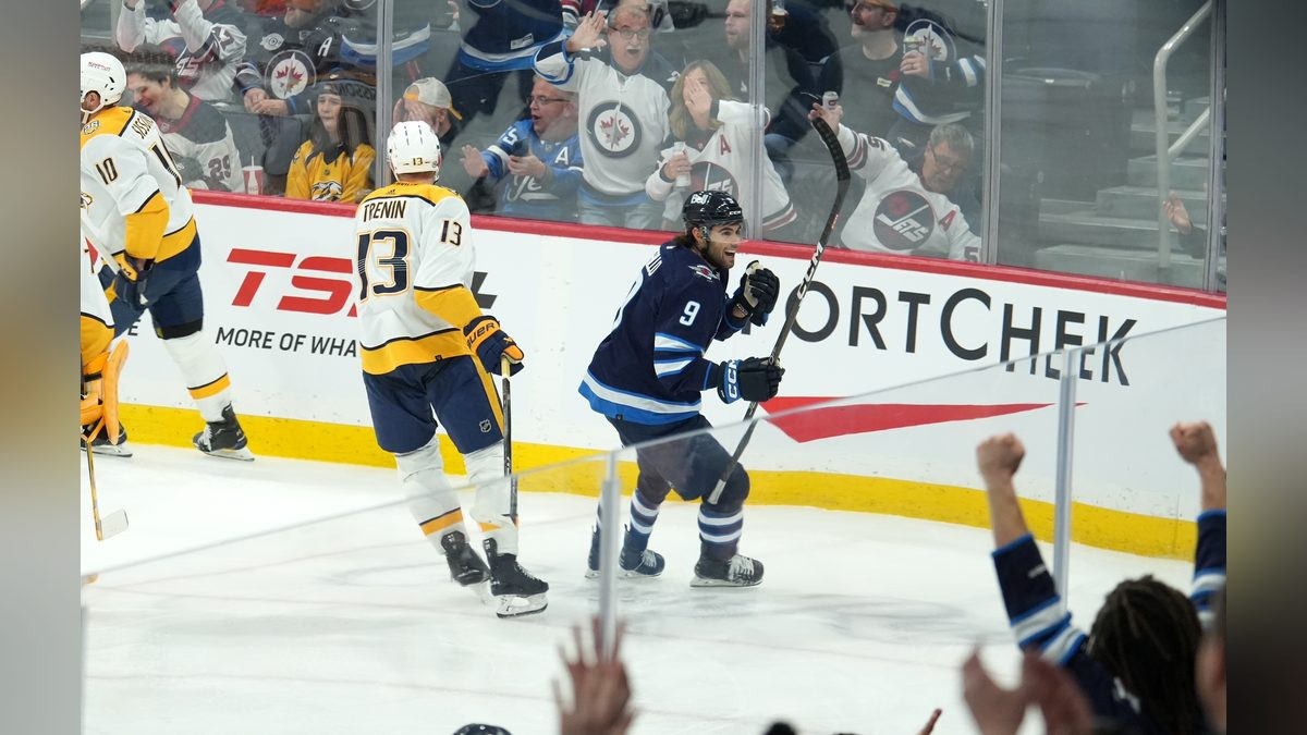 Jets Erupt for Three Third-Period Goals to Stun Penguins in Pittsburgh