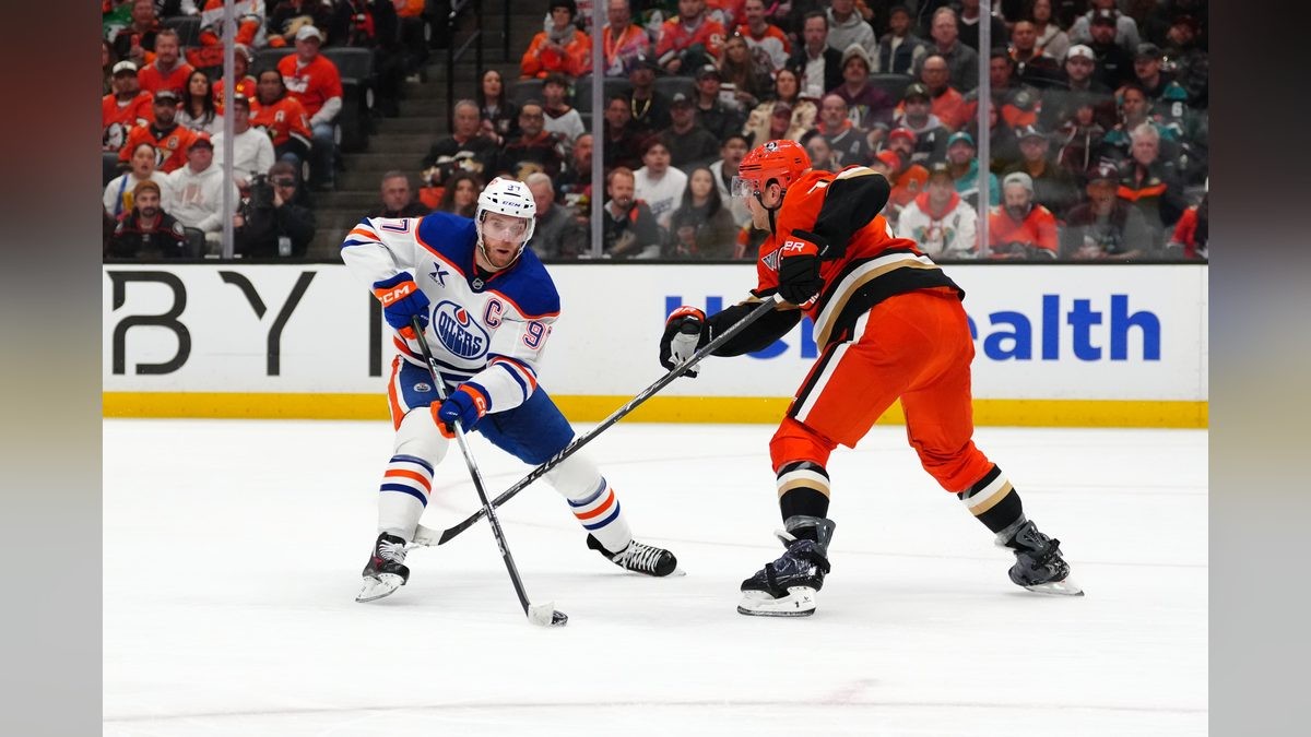 Draisaitl's Four Assists Spark Oilers' Five-Goal Second Period in 5-2 Win Over Ducks