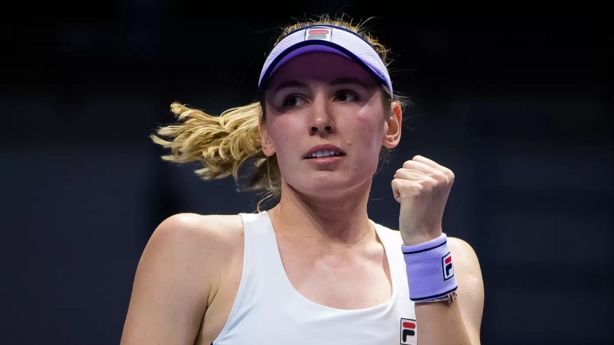 Alexandrova Stuns Wimbledon Champion Noskova to Reach Beijing Quarterfinals