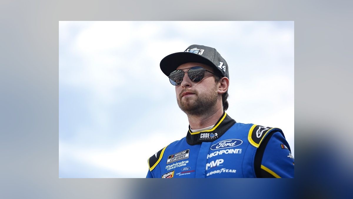 Briscoe Denies Larson in Vegas Thriller to Keep NASCAR Title Dream Alive