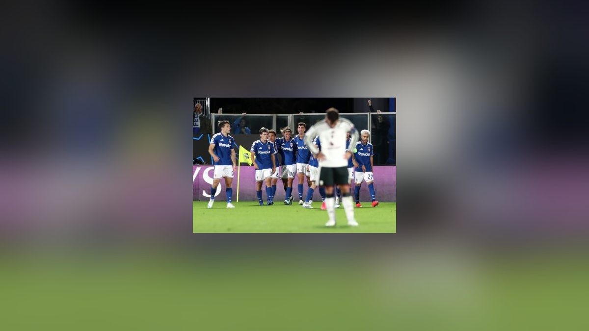 Rooney Calls Manchester United Stars "Selfish" and "Like Babies" After Fernandes Slams Carrick