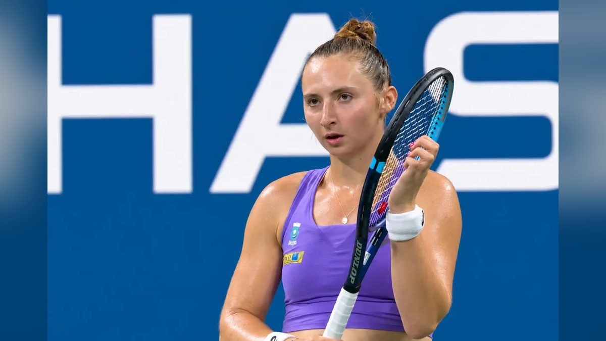 Siniakova Stops Stoiana's Osaka Fairytale to Reach First Singles Semifinal in Over a Year