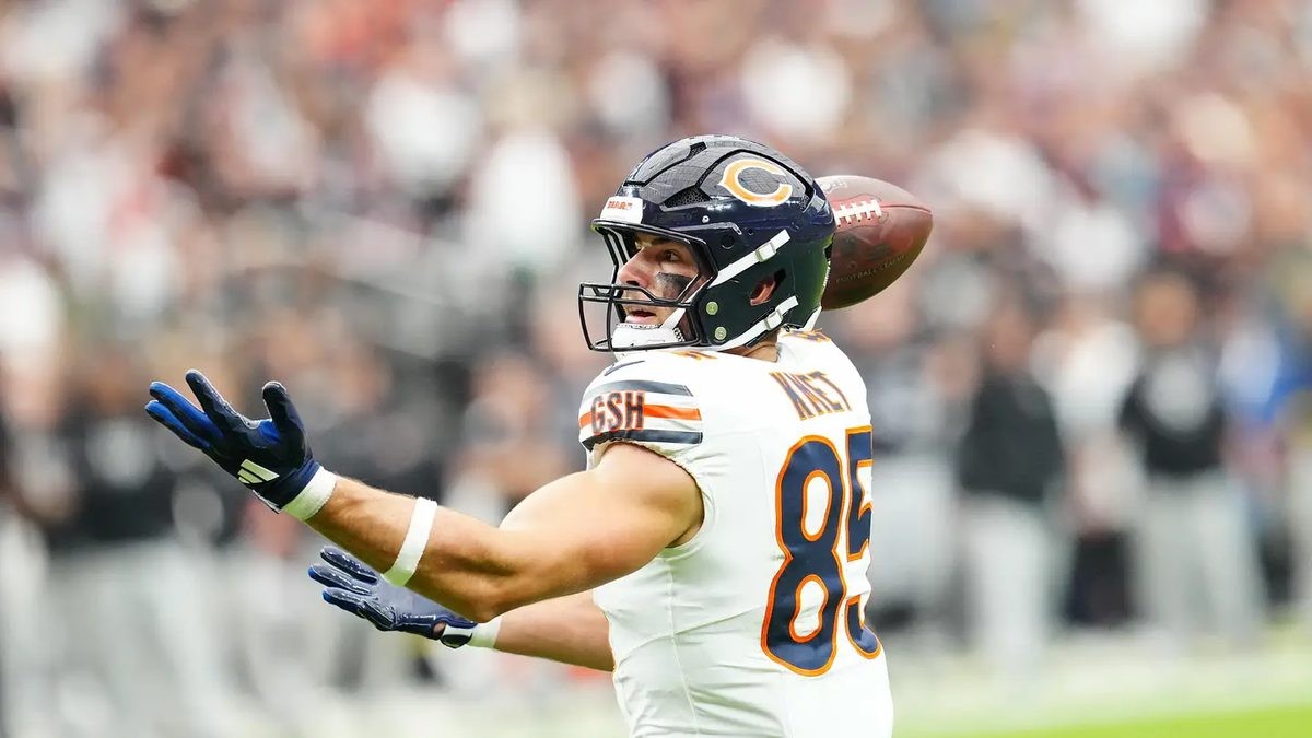 Bears Edge Patriots 30-24 on Ditka Tribute Night as Cole Kmet Carted Off With Knee Injury