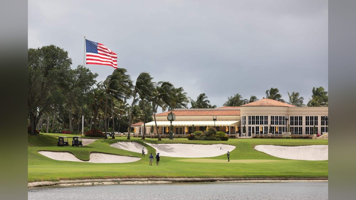 Trump Offers West Palm Beach Golf Club as Camp David-Style Presidential Retreat