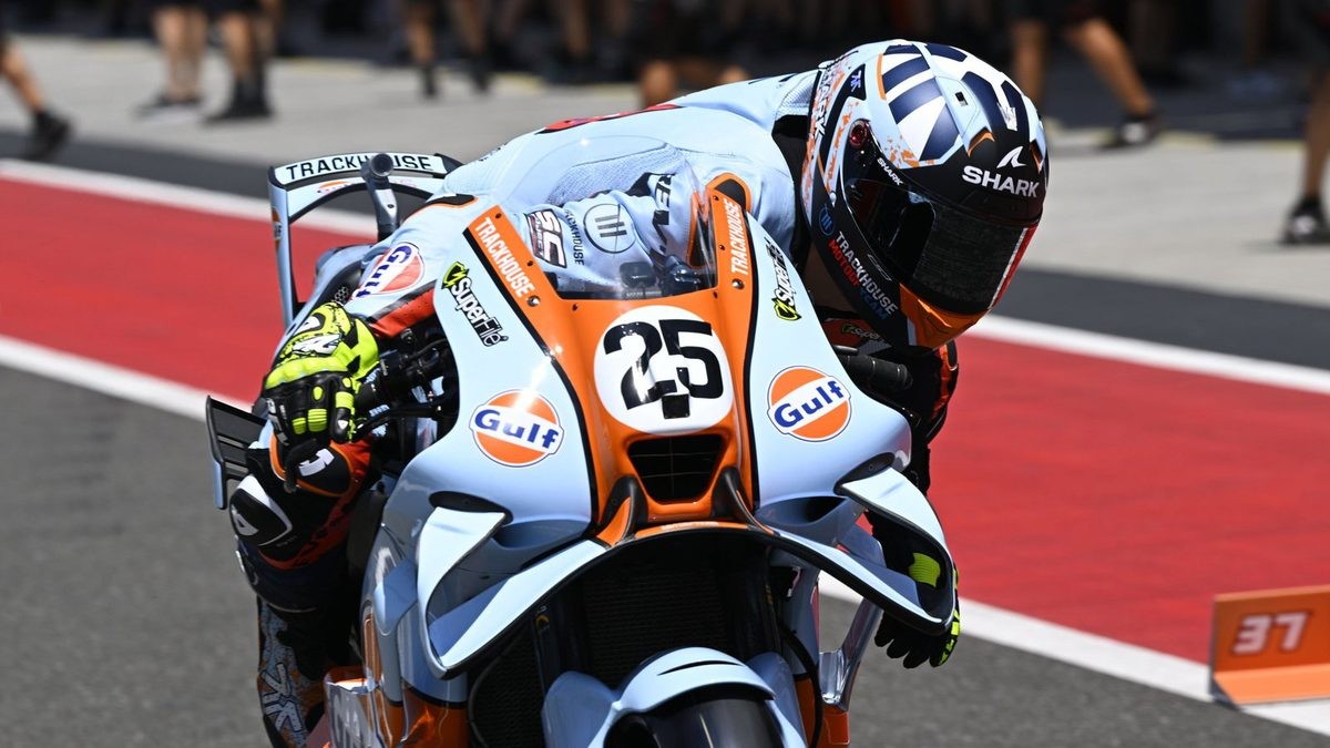 Fernandez Shatters Mandalika Lap Record as Aprilia Lock Out Indonesian MotoGP Practice Top Three