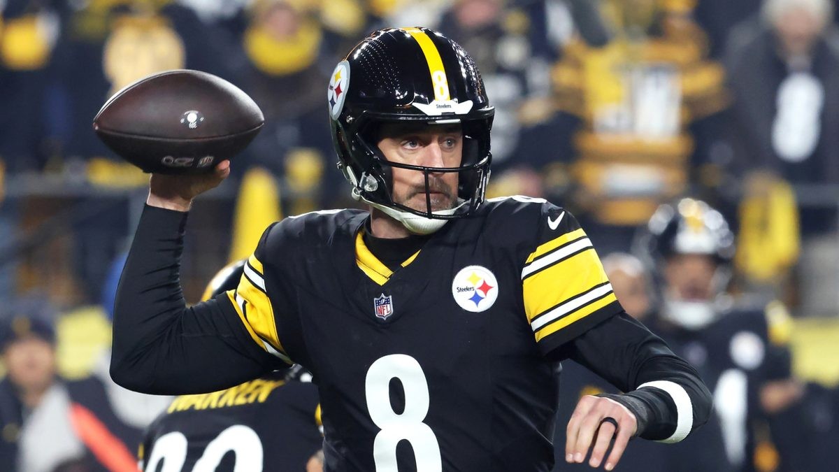 Rodgers One Touchdown Away From Passing Manning on All-Time List