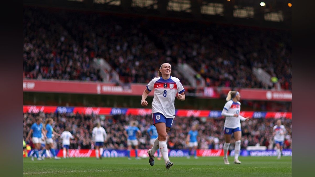 Bronze Shines as England Beat Iceland 2-0 to Stay Perfect in Women's World Cup Qualifying