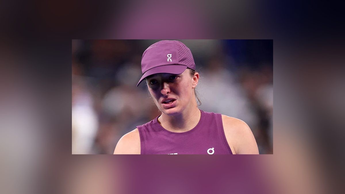 Chwalinska Stuns Injured Swiatek to Reach Maiden WTA 1000 Final in Wuhan