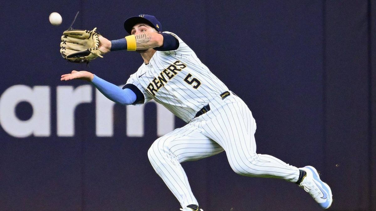 Mitchell's Game-Saving Catch Seals Brewers' NLCS Trip in 3-1 Game 4 Win Over Padres