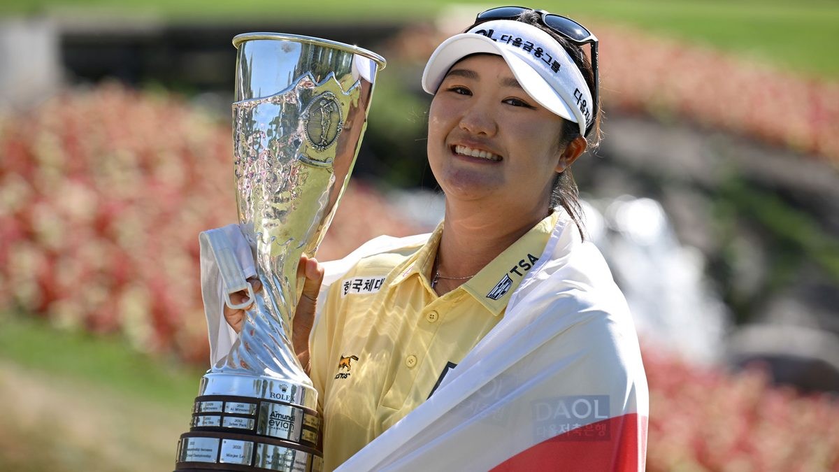 Haeran Ryu Fires 8-Under 64 With Two Eagles to Seize Lead in South Korea